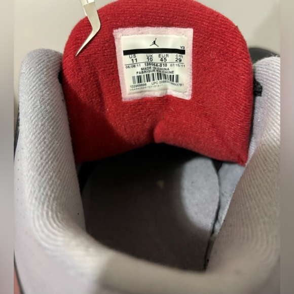 Air Jordan Black Cement 3 (2011) - Picture 5 of 5